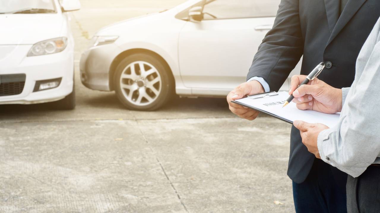 Havarijní pojištění auta na leasing - Podepisování pojištění