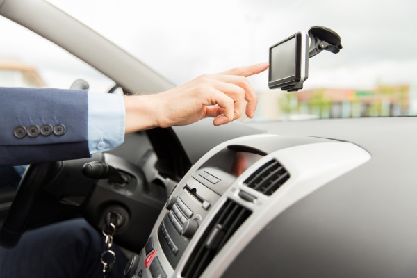 Jak vybrat nejlepí navigaci do auta - lazení autonavigace v autě