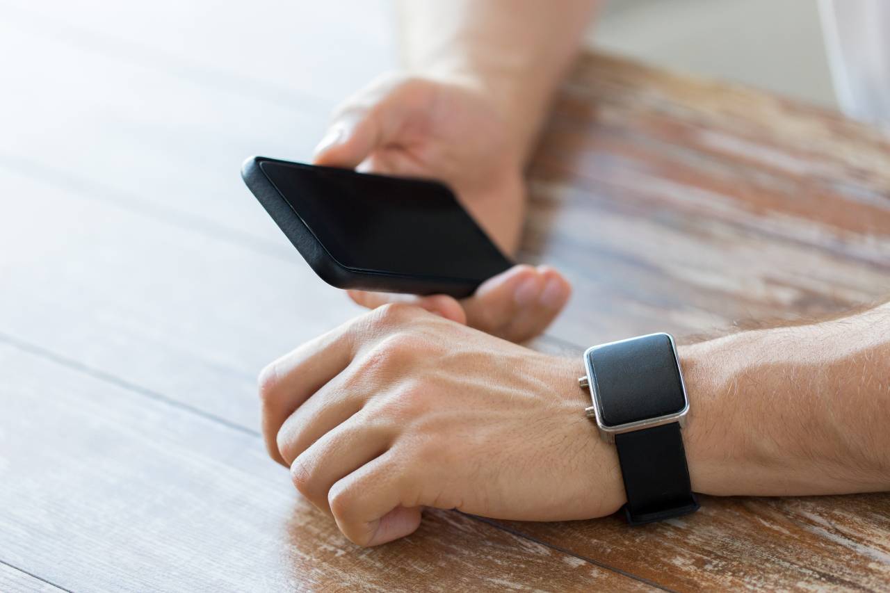 Apple Watch s eSIM a mobilní telefon