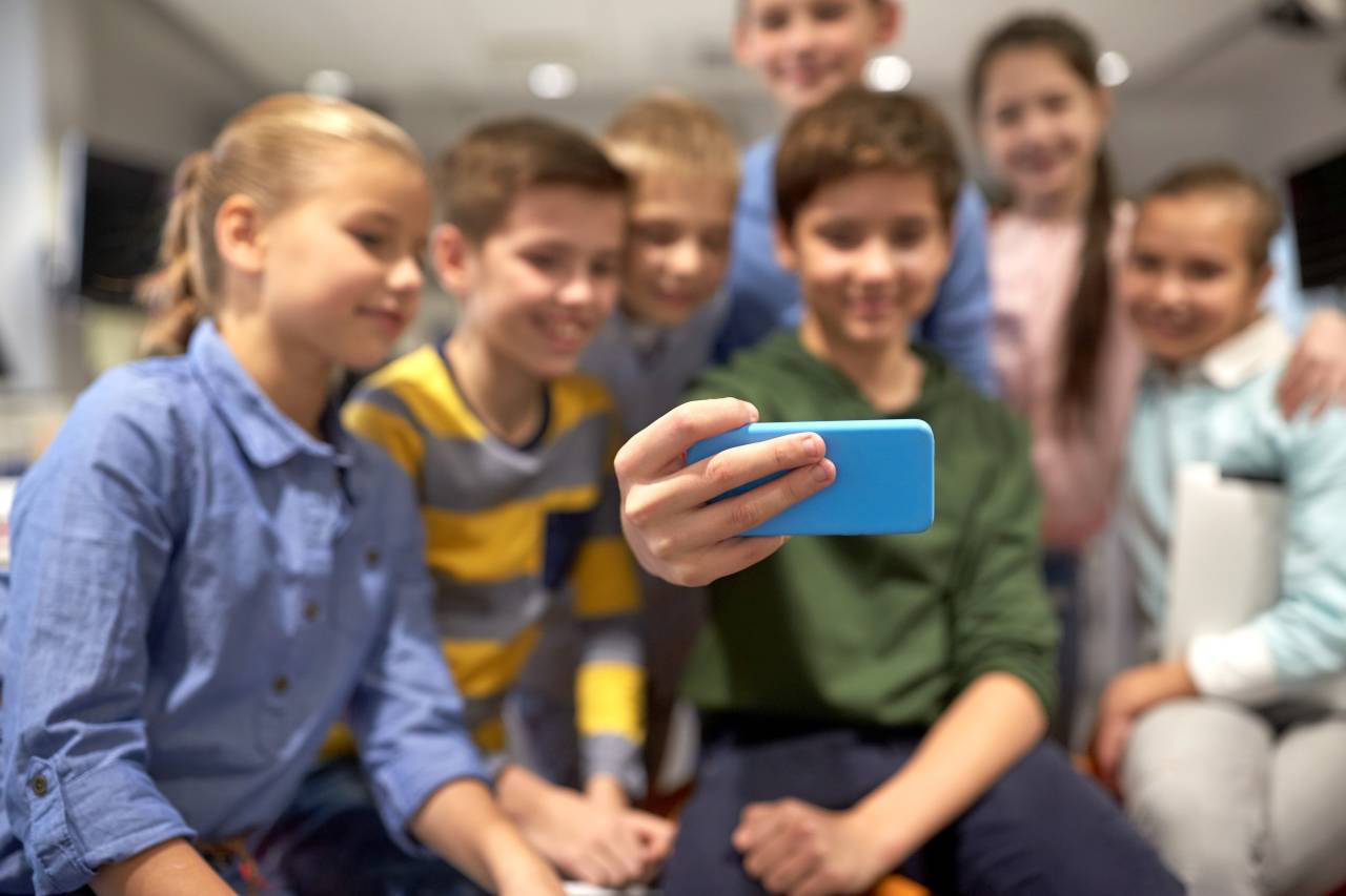 Vyberte mobil pro své dítě - Fotící se děti mobilem