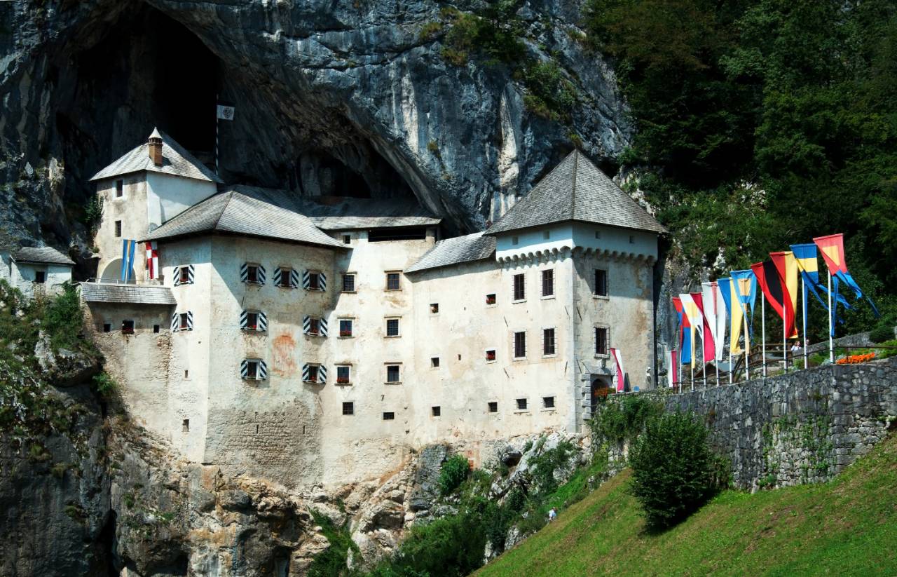 Hrad Predjama ve Slovinsku