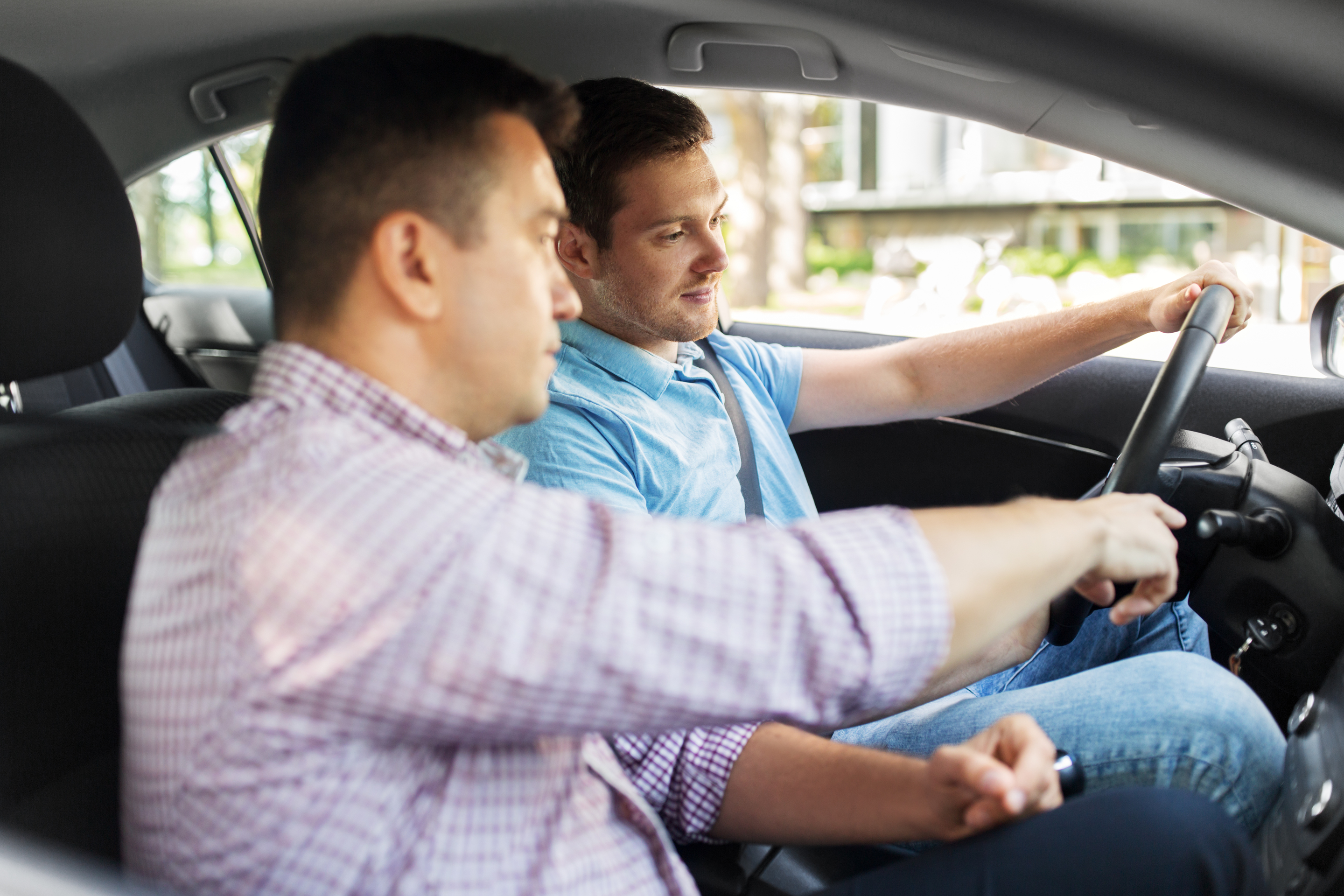 Kdo nese odpovědnost při nehodě v autoškole? - Lekce v autoškole