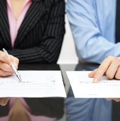 Půjčka mezi příbuznými a přáteli: Jak ochránit své peníze i dobré vztahy