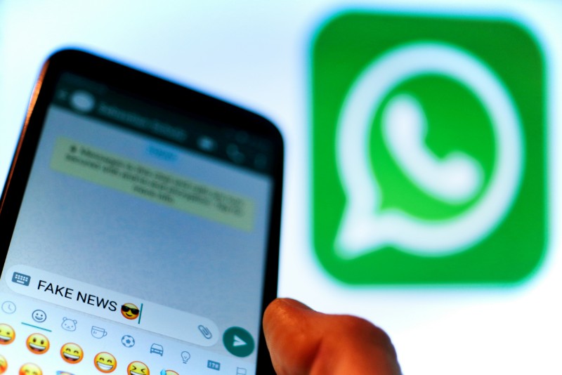 Hoaxy a fake news v energiích - mobilní telefon